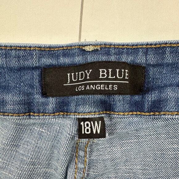 Judy Blue Jeans Womens 18W Skinny Fit Embroidered Flower Distressed Whiskering - Picture 3 of 13